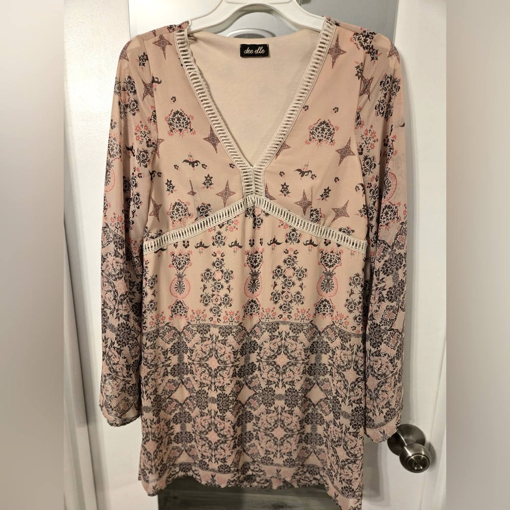 Dee Elle women’s v-neck tunic top - Size S